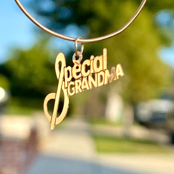 Cute Dainty "Special Grandma' Pendant / Charm 14K Real Gold - Picture 2 of 9